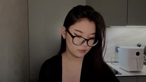 iamyuki_ online show from 12/21/25, 10:22