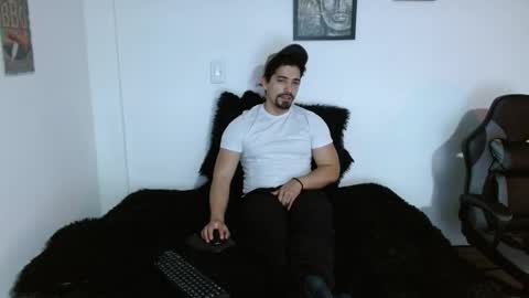 Ian Davis online show from 11/17/25, 01:44