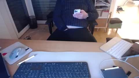 iandy12 online show from 04/12/26, 09:42