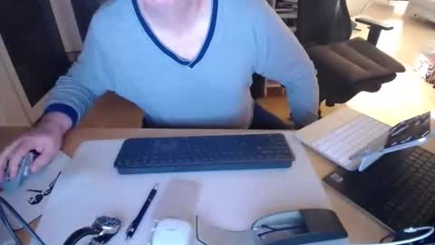 iandy12 online show from 04/22/26, 09:38