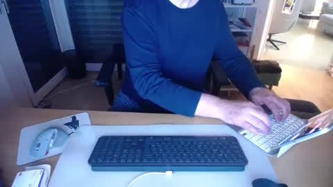 iandy12 online show from 05/10/26, 10:37