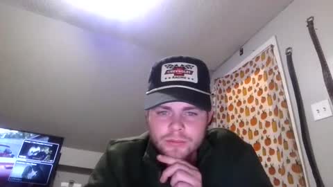 Snapshot of ianrobbins6 chatting on 01/13/26, 07:02 ianrobbins6 online show from 01/13/26, 07:02