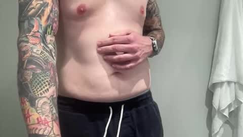 Snapshot of ic987 chatting on 12/19/25, 05:31 ic987 online show from 12/19/25, 05:31