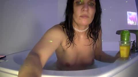 icarley8338 online show from 02/18/26, 05:03