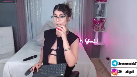 ice_y_abigail online show from 02/17/25, 12:38