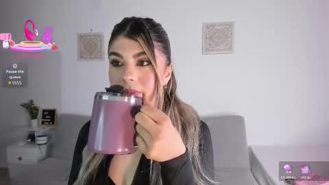 ice_y_abigail online show from 12/03/25, 12:14