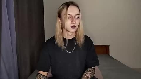 Jade online show from 12/19/25, 03:08