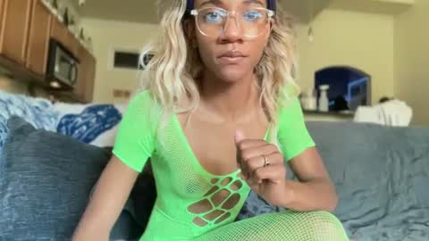 Snapshot of icedmochabree chatting on 10/09/25, 02:26 bree summers online show from 10/09/25, 02:26