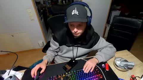 Snapshot of ich7722 chatting on 04/14/26, 02:06 ich7722 online show from 04/14/26, 02:06