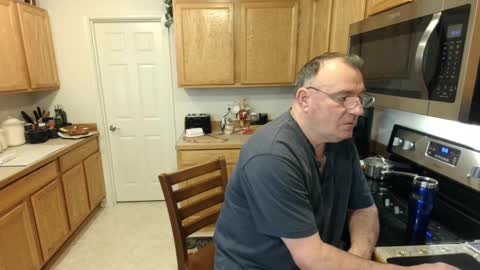 Snapshot of icihristopher chatting on 02/25/25, 06:42 Christopher online show from 02/25/25, 06:42