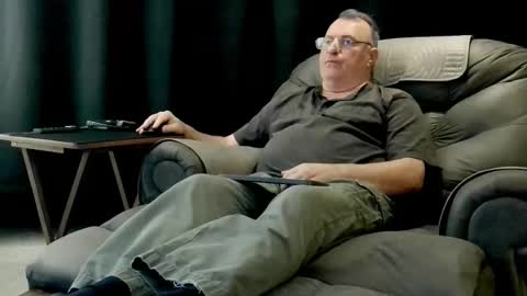 Snapshot of icihristopher chatting on 11/10/25, 01:26 Christopher online show from 11/10/25, 01:26