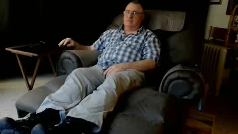 Snapshot of icihristopher chatting on 12/15/25, 11:31 Christopher online show from 12/15/25, 11:31