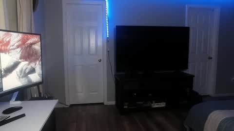 Snapshot of icy_ivy chatting on 01/19/25, 08:29 Ivan online show from 01/19/25, 08:29