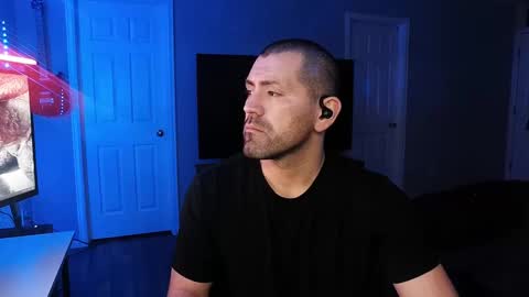 Snapshot of icy_ivy chatting on 02/23/25, 04:17 Ivan online show from 02/23/25, 04:17