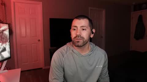 Snapshot of icy_ivy chatting on 02/26/25, 03:21 Ivan online show from 02/26/25, 03:21