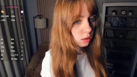 Snapshot of icyhoneybite chatting on 10/17/25, 09:12 Jane online show from 10/17/25, 09:12