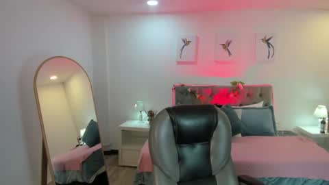 Snapshot of icysweetcam chatting on 06/18/26, 11:47 Icy online show from 06/18/26, 11:47