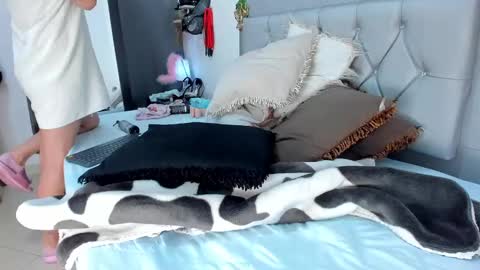 idaly    online show from 12/28/24, 01:08