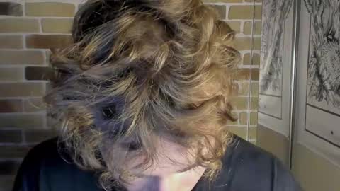 Snapshot of idkiww chatting on 09/10/25, 09:26 yo online show from 09/10/25, 09:26