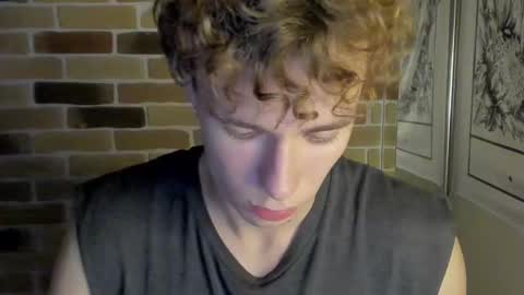 Snapshot of idkiww chatting on 09/15/25, 07:36 yo online show from 09/15/25, 07:36