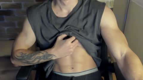 Snapshot of idkiww chatting on 10/02/25, 07:54 yo online show from 10/02/25, 07:54