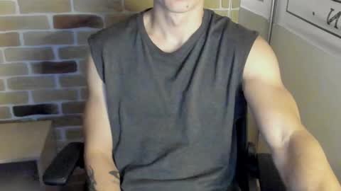 Snapshot of idkiww chatting on 10/05/25, 07:45 yo online show from 10/05/25, 07:45