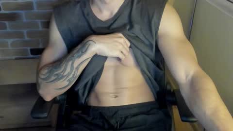 Snapshot of idkiww chatting on 10/09/25, 08:07 yo online show from 10/09/25, 08:07