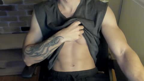 Snapshot of idkiww chatting on 10/15/25, 08:09 yo online show from 10/15/25, 08:09