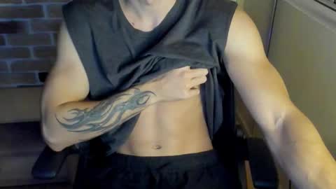 Snapshot of idkiww chatting on 10/22/25, 08:19 yo online show from 10/22/25, 08:19