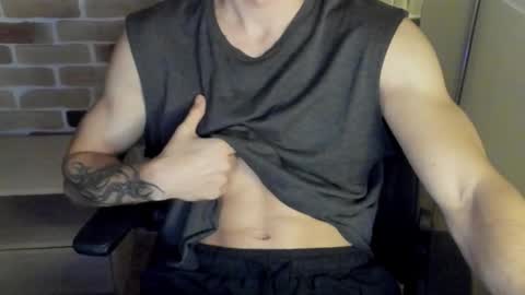 Snapshot of idkiww chatting on 10/25/25, 08:14 yo online show from 10/25/25, 08:14