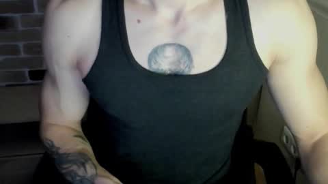 Snapshot of idkiww chatting on 10/29/25, 07:26 yo online show from 10/29/25, 07:26