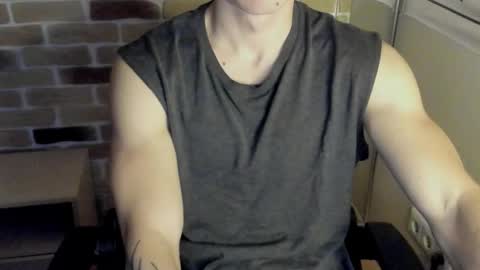 Snapshot of idkiww chatting on 11/07/25, 07:25 yo online show from 11/07/25, 07:25