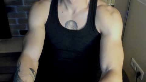 Snapshot of idkiww chatting on 11/13/25, 08:19 yo online show from 11/13/25, 08:19