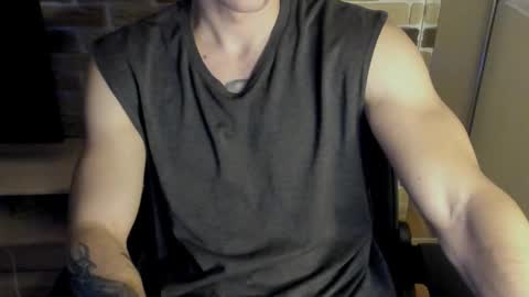 Snapshot of idkiww chatting on 11/14/25, 07:45 yo online show from 11/14/25, 07:45