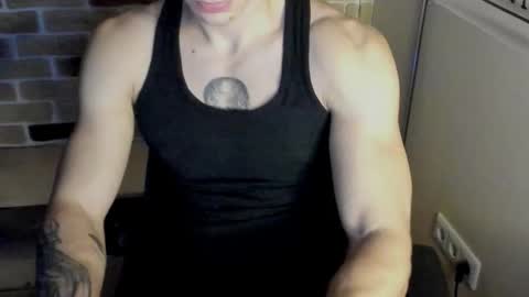 Snapshot of idkiww chatting on 11/17/25, 07:08 yo online show from 11/17/25, 07:08