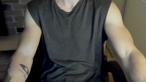 Snapshot of idkiww chatting on 11/20/25, 07:24 yo online show from 11/20/25, 07:24