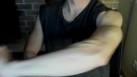 Snapshot of idkiww chatting on 11/21/25, 07:34 yo online show from 11/21/25, 07:34