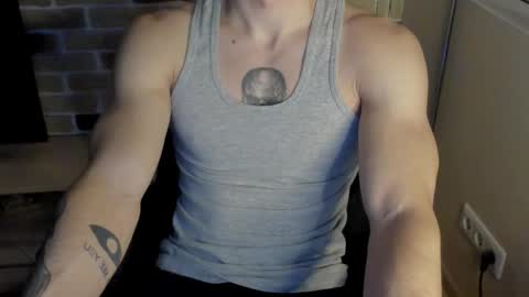 Snapshot of idkiww chatting on 12/03/25, 08:29 yo online show from 12/03/25, 08:29