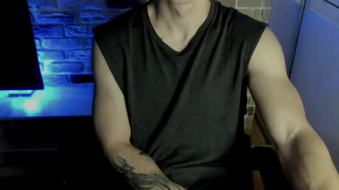 Snapshot of idkiww chatting on 12/19/25, 02:57 yo online show from 12/19/25, 02:57