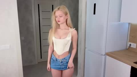 Lisa online show from 02/22/25, 03:23