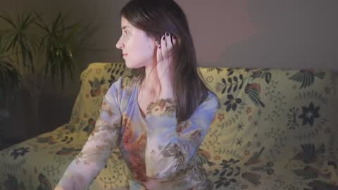 Snapshot of ifyouleave chatting on 01/08/25, 04:33 Belle online show from 01/08/25, 04:33