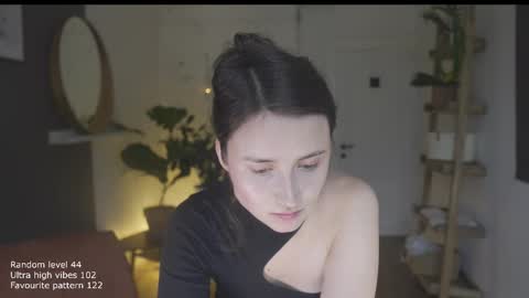 Snapshot of ifyouleave chatting on 10/17/25, 11:24 Belle online show from 10/17/25, 11:24