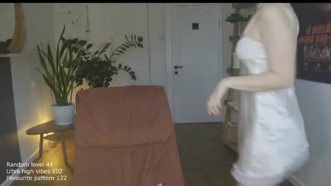 Belle online show from 11/02/25, 11:56