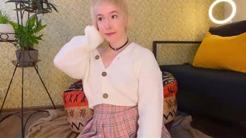 Emmy  help me reach 100 thumbs up online show from 02/09/25, 09:37