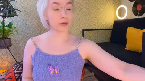 Emmy  help me reach 100 thumbs up online show from 03/07/25, 10:02