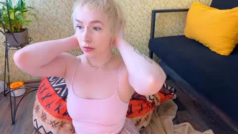 Emmy  help me reach 100 thumbs up online show from 03/11/25, 09:45