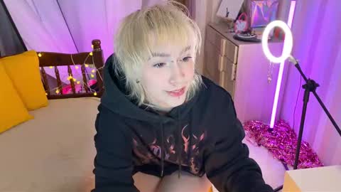 Emmy  help me reach 100 thumbs up online show from 02/18/26, 08:05