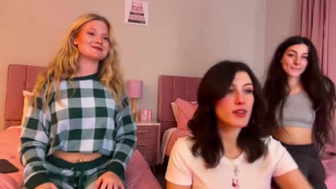 Snapshot of iheartcassie2844 chatting on 02/06/25, 07:02 cassie online show from 02/06/25, 07:02