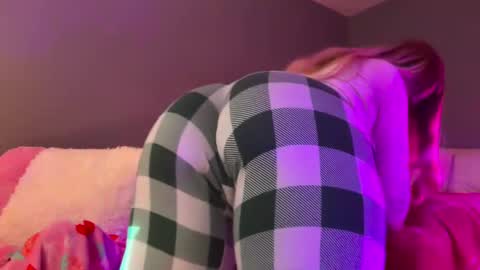 Snapshot of iheartcassie2844 chatting on 09/17/25, 06:09 cassie online show from 09/17/25, 06:09