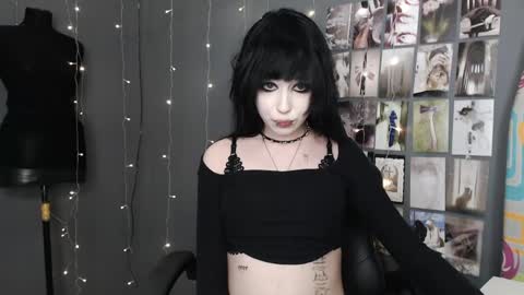 iiiiiiis online show from 04/27/26, 12:25